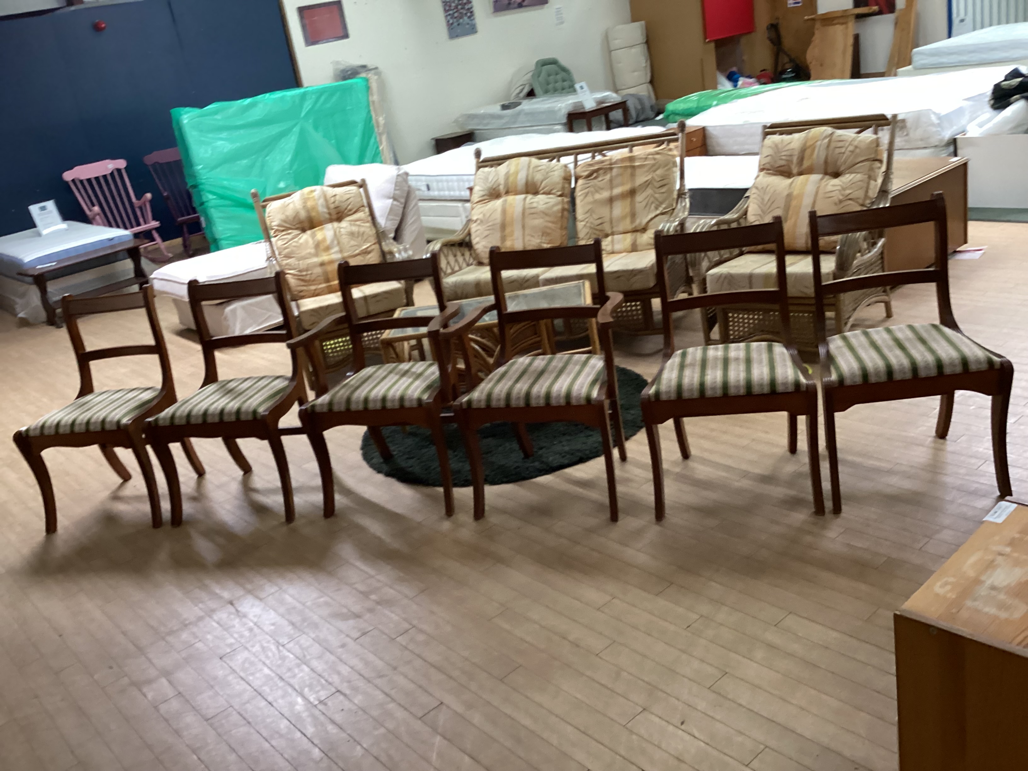     6 x Dining Chairs (2 Carvers)