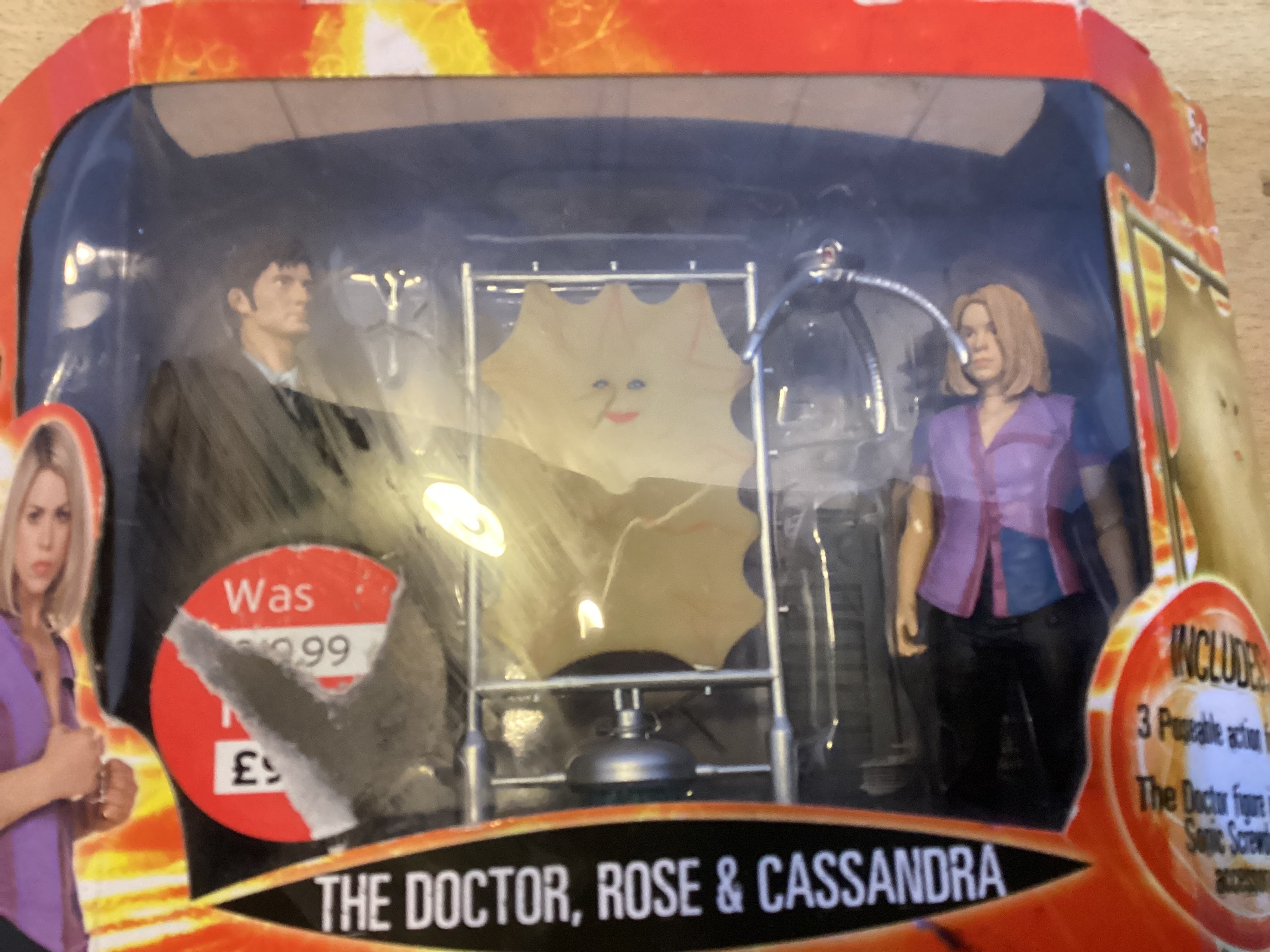 Doctor Who Rose and Cassnadra Figures